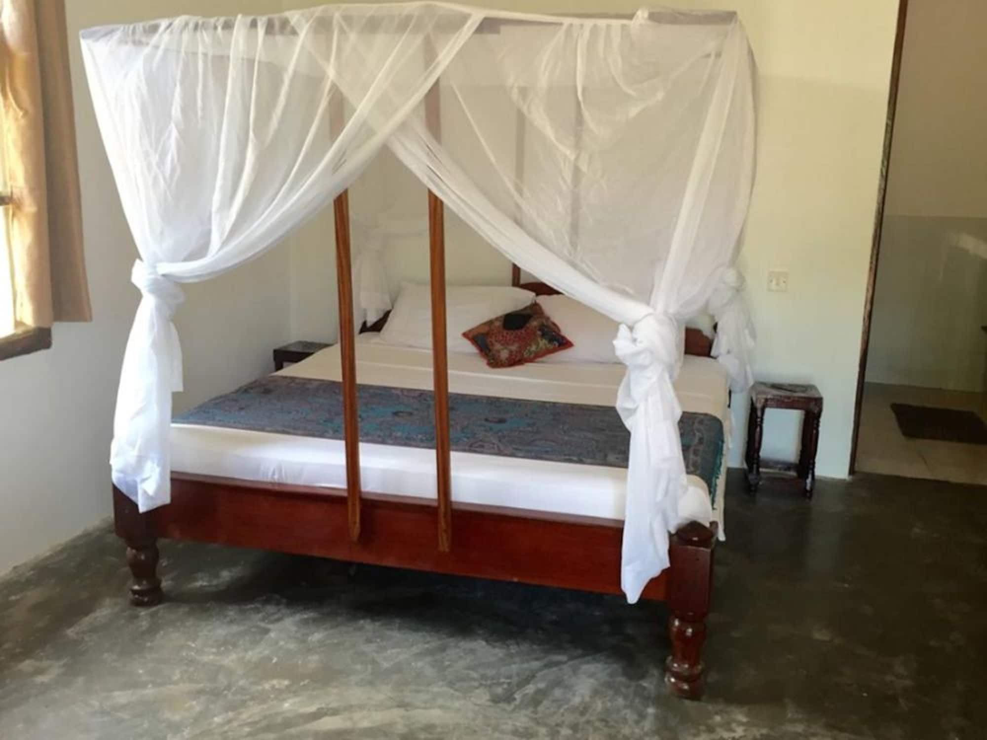 Lazy House Bed & Breakfast 3*